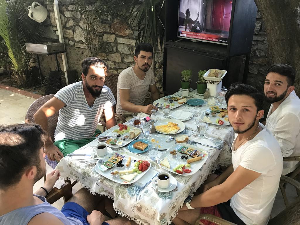Tay Pansiyon Bodrum ภายนอก รูปภาพ